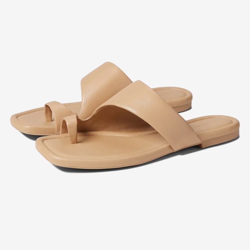 NWOT Vince Dawn Beige Leather Sandals